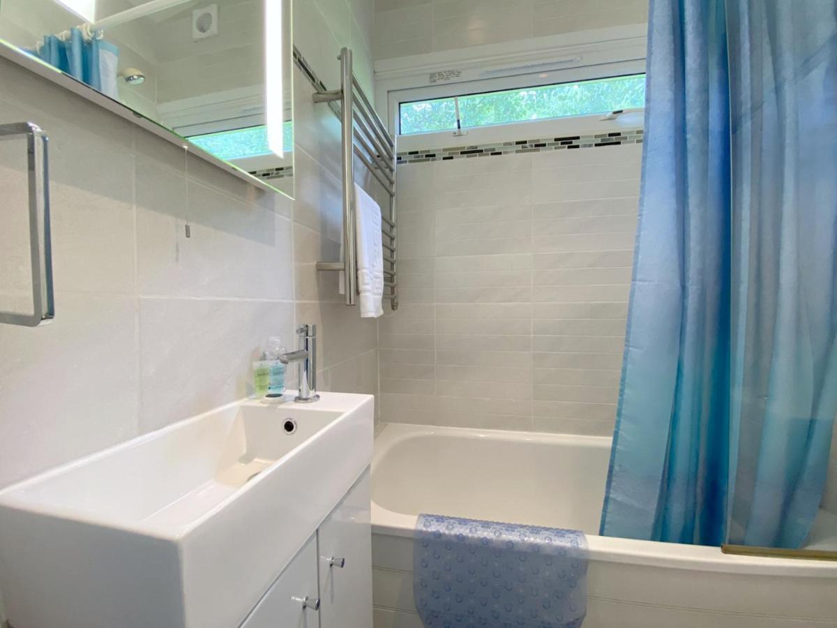 Pass The Keys Gower Beach Staycation Caswell Bay - Sleeps 4 Swansea Exterior foto